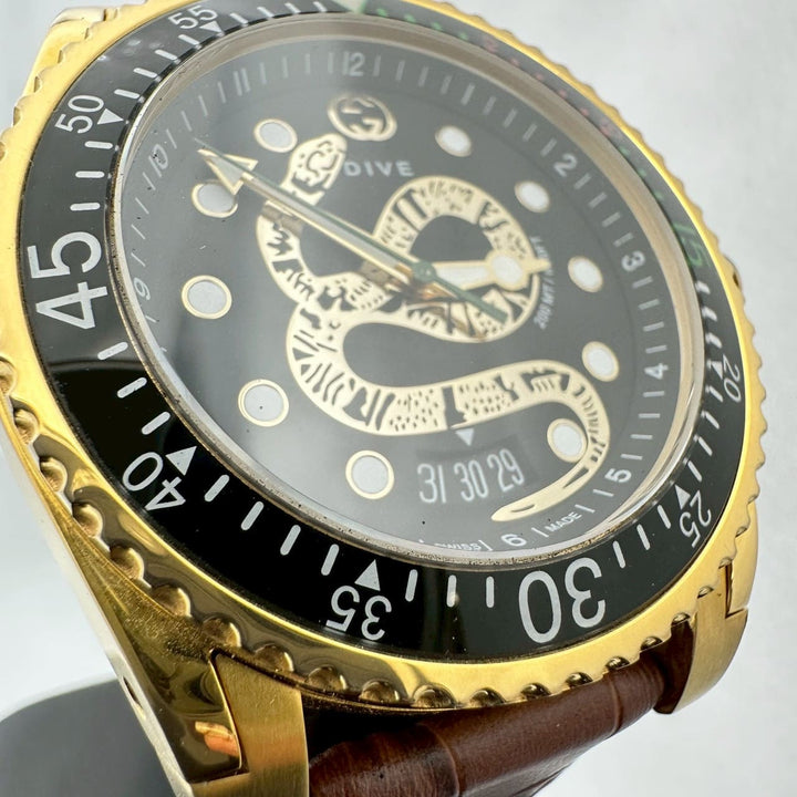 GUCCI グッチ 腕時計 ダイブ YA136219/136.2 デイト スネーク 蛇 へび クォーツ SS ブラック ゴールド レザー ブランド
