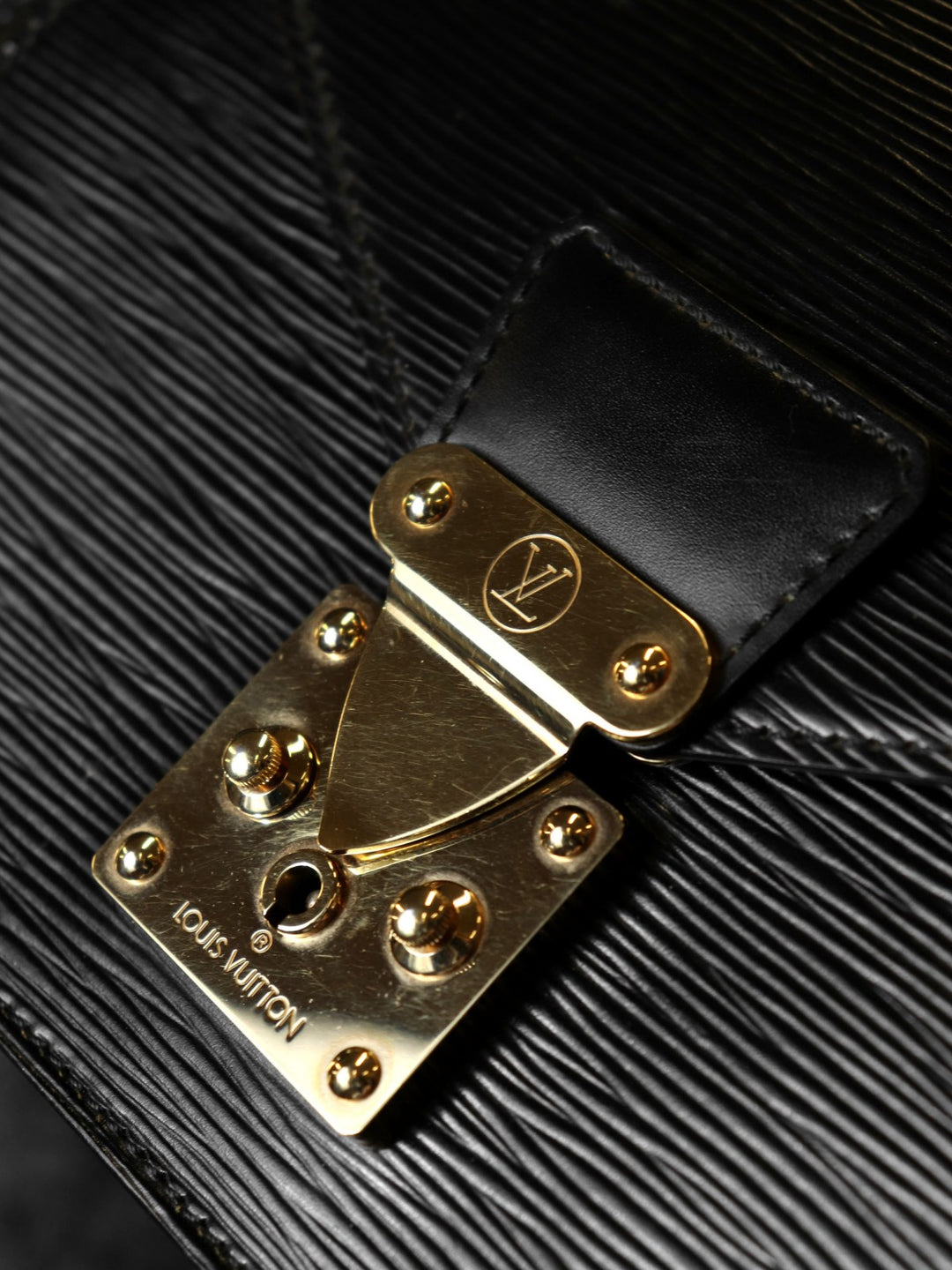 LOUIS VUITTON ルイ・ヴィトン ポシェットセリエ ドラゴンヌ セカンドバッグ クラッチバッグ エピレザー ノワール ブラック 黒 M52612