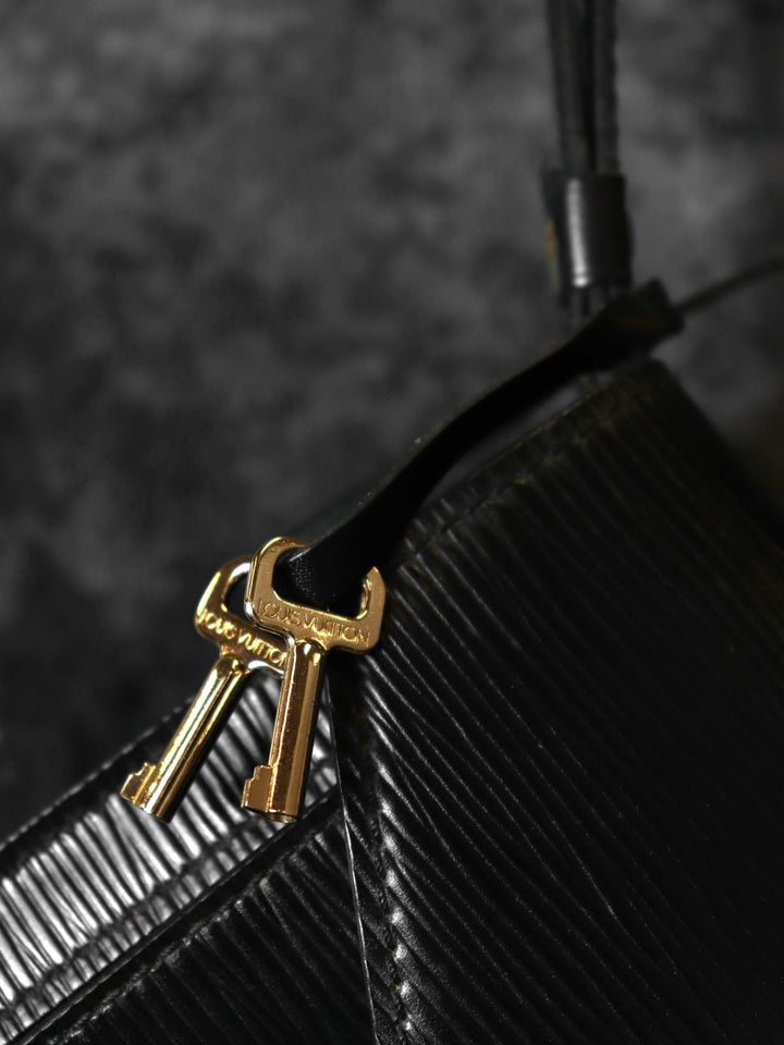 LOUIS VUITTON ルイ・ヴィトン ポシェットセリエ ドラゴンヌ セカンドバッグ クラッチバッグ エピレザー ノワール ブラック 黒 M52612