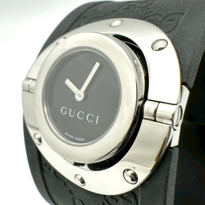 GUCCI グッチ 腕時計 トワール バングルウォッチ 112 GG ラバー クォーツ ブラック ブランド